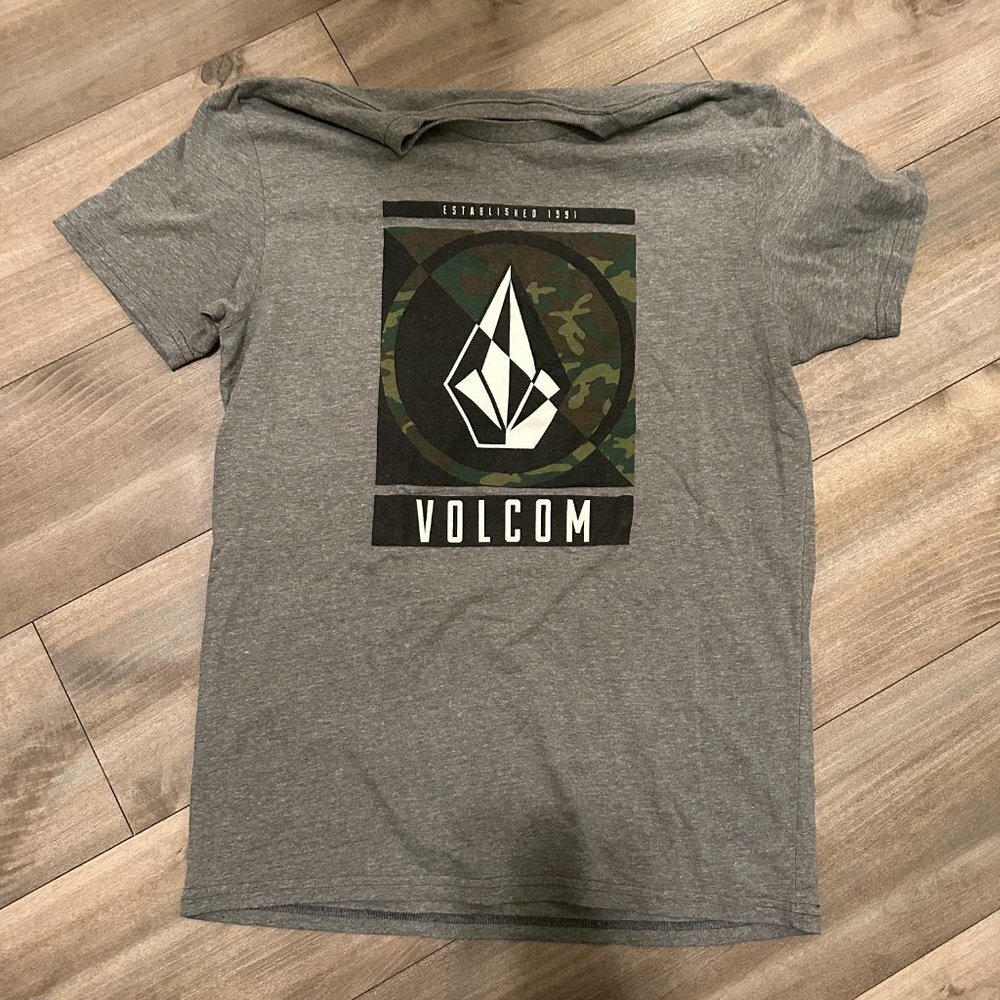Volcom Men's Short Sleeve Tee Shir Size Large Gray Green Camo - Picture 3 of 9